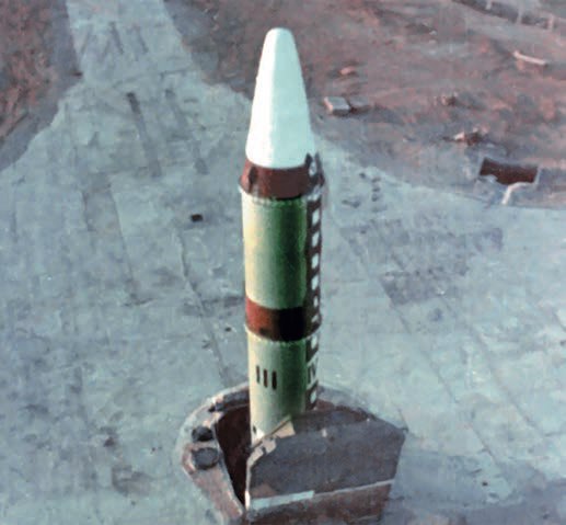 Испытание БИ-4 ракеты Р-36М (15А14). Ракета движется в ТПК